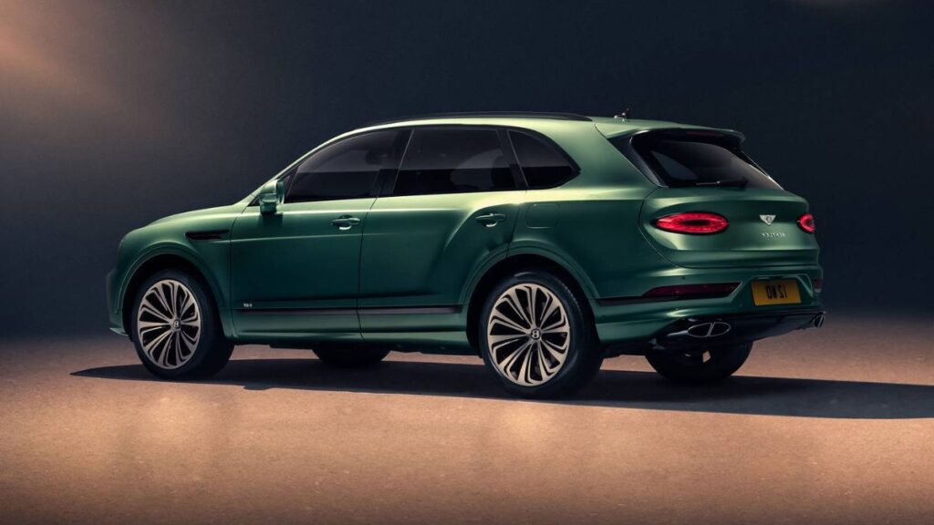 2023 Bentley Bentayga side profile, sharp character lines and sweeping roofline.