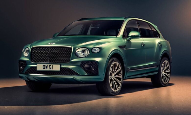 2023 Bentley Bentayga front view, massive matrix grille and distinctive round LED headlamps.