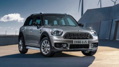 2018 MINI Countryman front exterior view in silver with signature round headlights