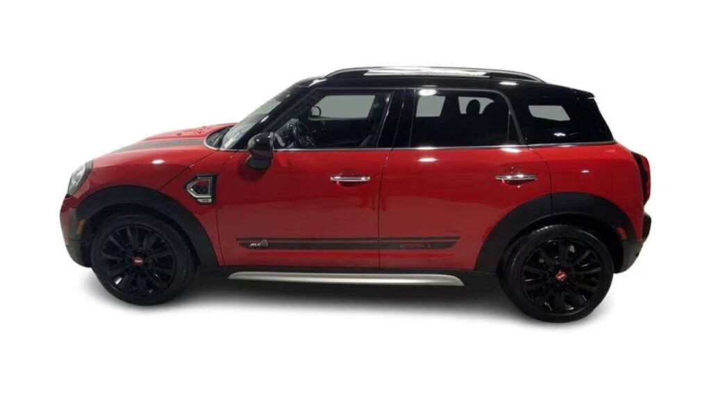 Side profile of the 2018 MINI Countryman Cooper S ALL4 showcasing its compact SUV styling