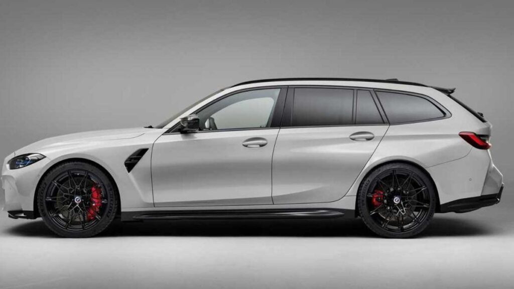 2023 BMW M3 Touring side profile, sleek estate body and long roofline.