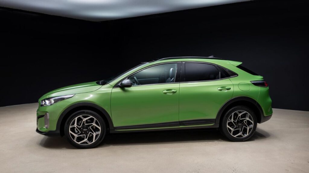 2023 Kia XCeed side profile design view