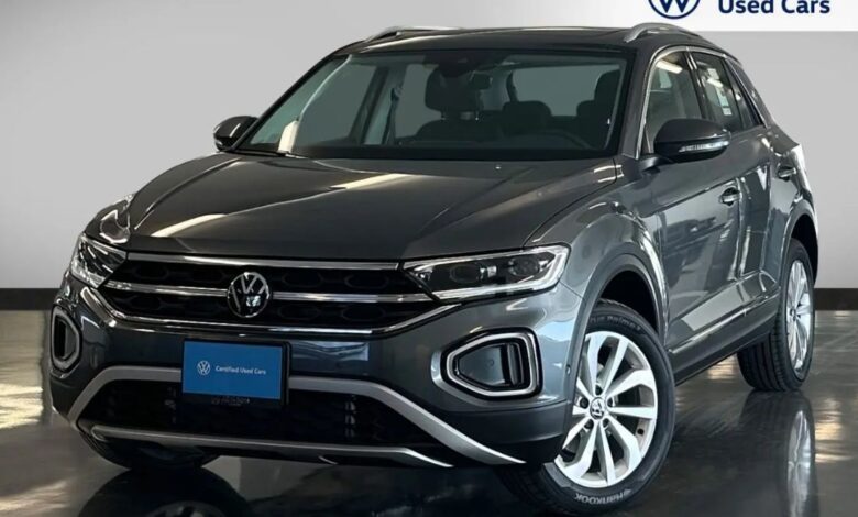 2023 Volkswagen T-Roc front view, updated grille and LED headlights
