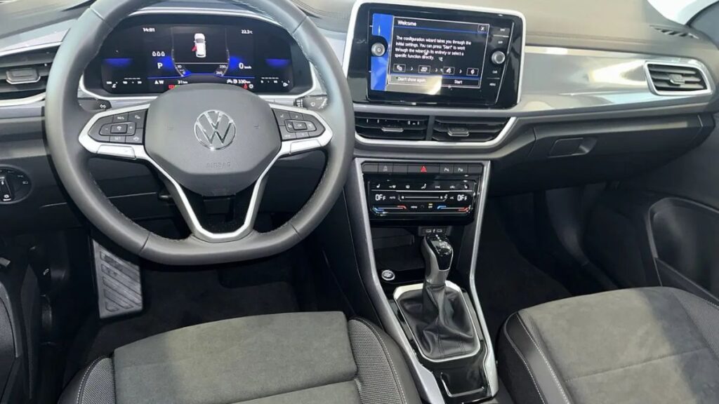 2023 Volkswagen T-Roc interior, digital cockpit and updated dashboard