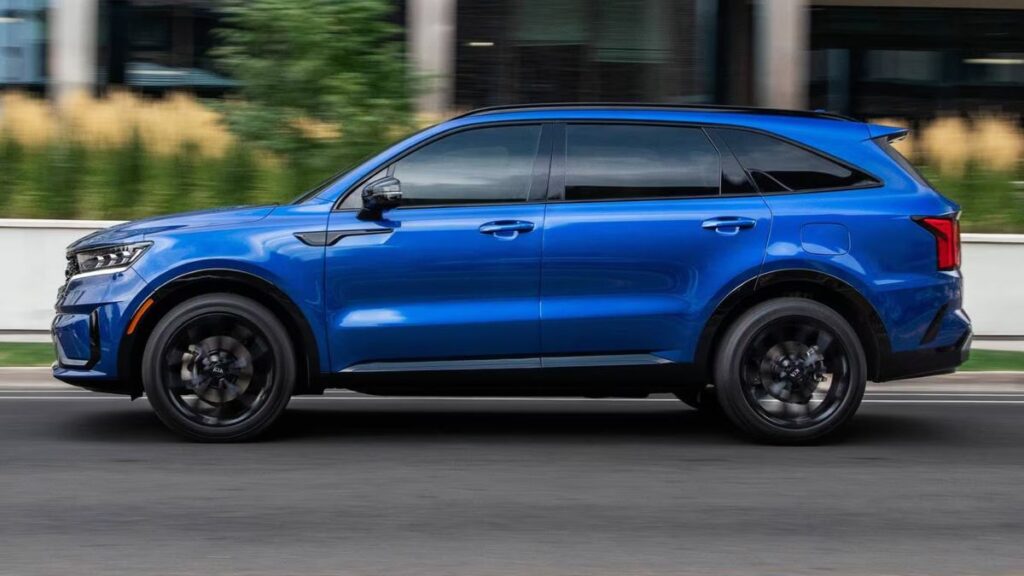 2022 Kia Sorento side profile showing three-row seating configuration, generous greenhouse, and 18-inch or 19-inch alloy wheels