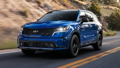 2022 Kia Sorento front view showing bold tiger-nose grille and LED headlight design with refreshed front fascia