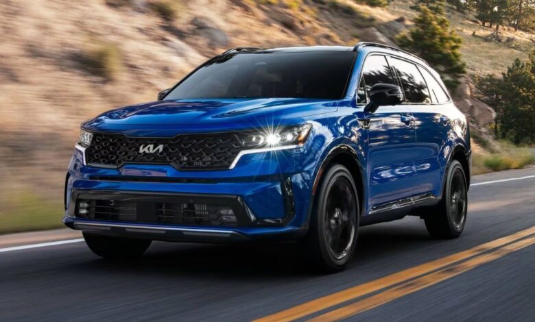 2022 Kia Sorento front view showing bold tiger-nose grille and LED headlight design with refreshed front fascia