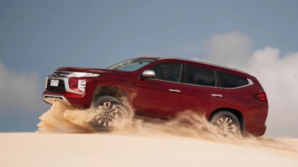 2023 Mitsubishi Pajero Sport side profile