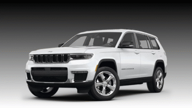 2022 Jeep Grand Cherokee front view, seven-slot grille and LED headlights.