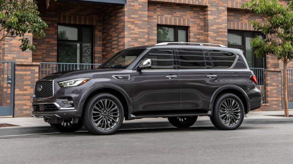 2023 Infiniti QX80 side profile