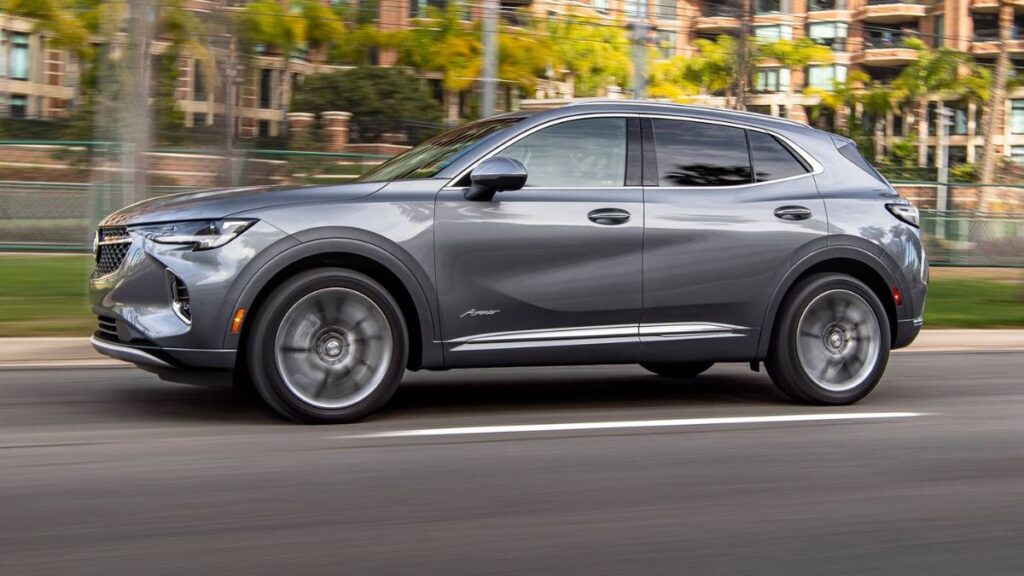 2023 Buick Envision side profile, clean lines and compact SUV proportions
