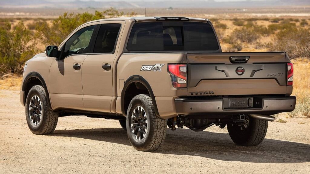 2023 Nissan Titan rear view and pickup bed