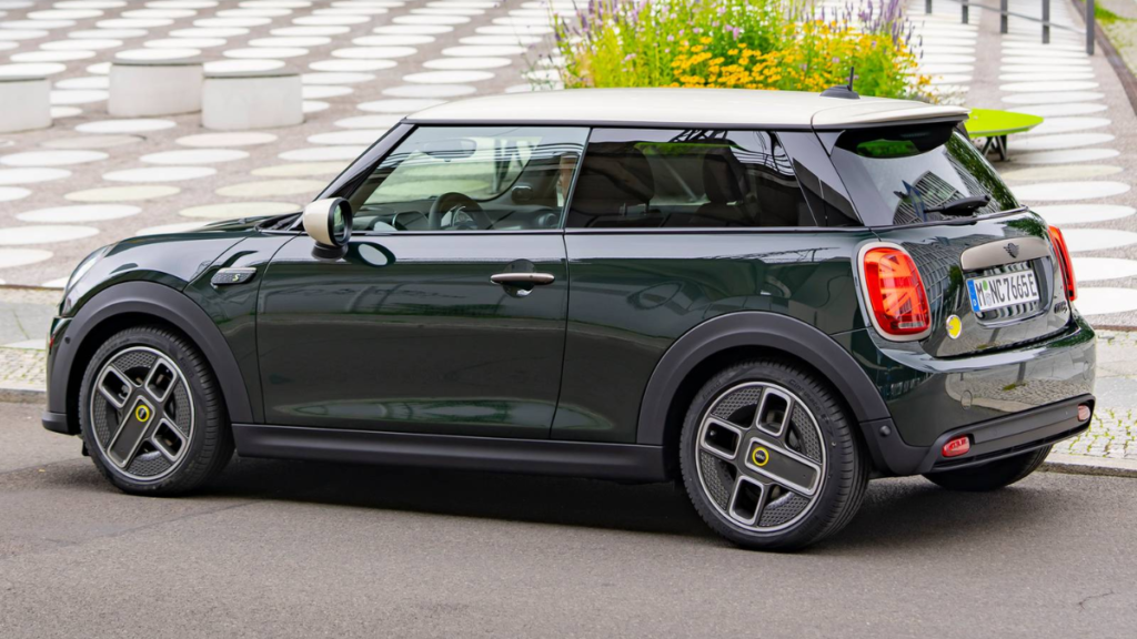 2023 MINI Cooper SE side view