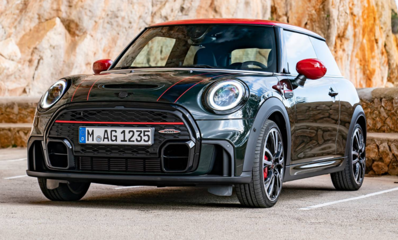 2023 MINI Cooper SE front view