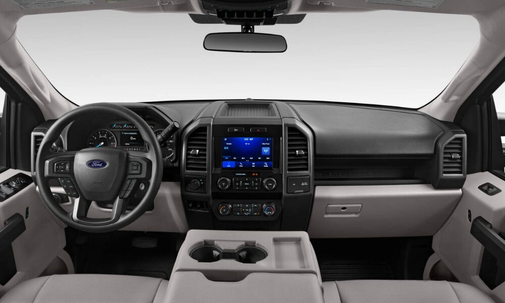 2022 Ford F-250 Super Duty Crew Cab interior highlighting dashboard layout, seating, and tech features