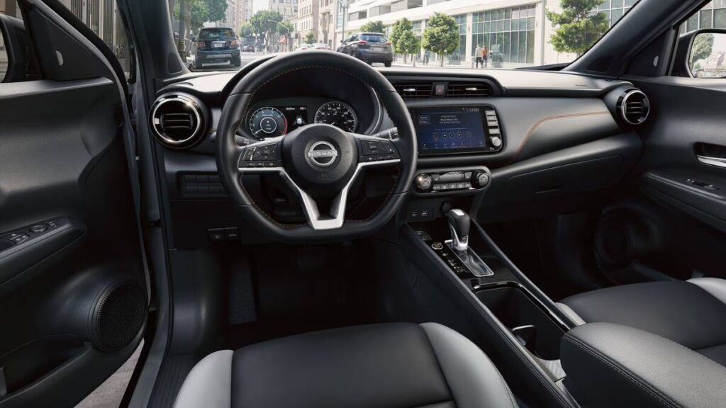 2023 Nissan Kicks SR 4dr Hatchback in Monarch Orange Metallic