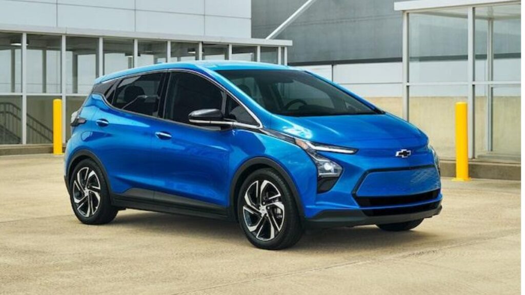 2023 Chevrolet Bolt EV and Bolt EUV electric vehicles parked in an urban environment