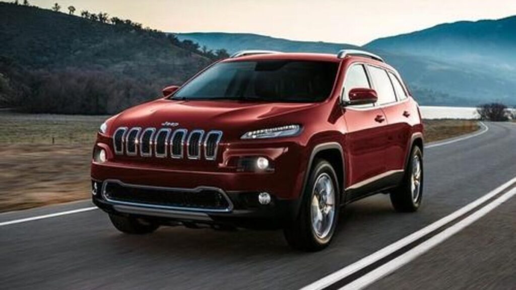 2023 Jeep Cherokee midsize SUV before discontinuation