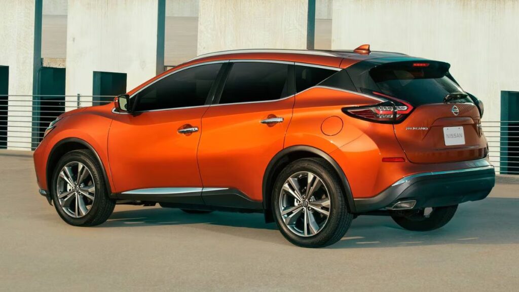 2023 Nissan Murano side profile showing floating roof design and elegant body lines
