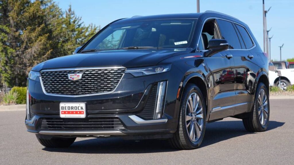 2022 Cadillac XT6 Premium Luxury front view showcasing Cadillac's signature grille, LED headlights, and luxury SUV styling