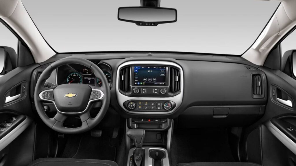 2022 Chevrolet Colorado interior
