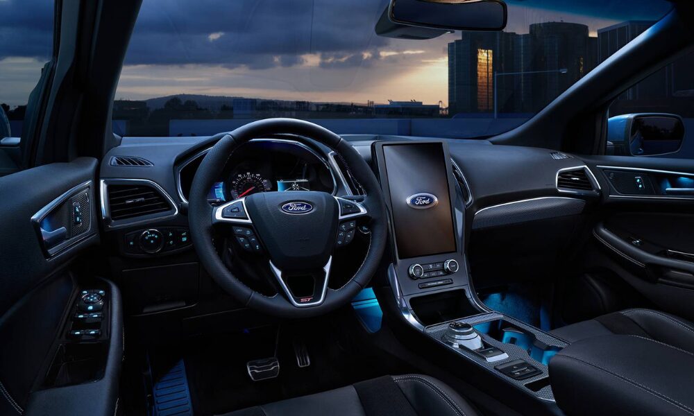 2022 Ford Edge interior cabin and dashboard