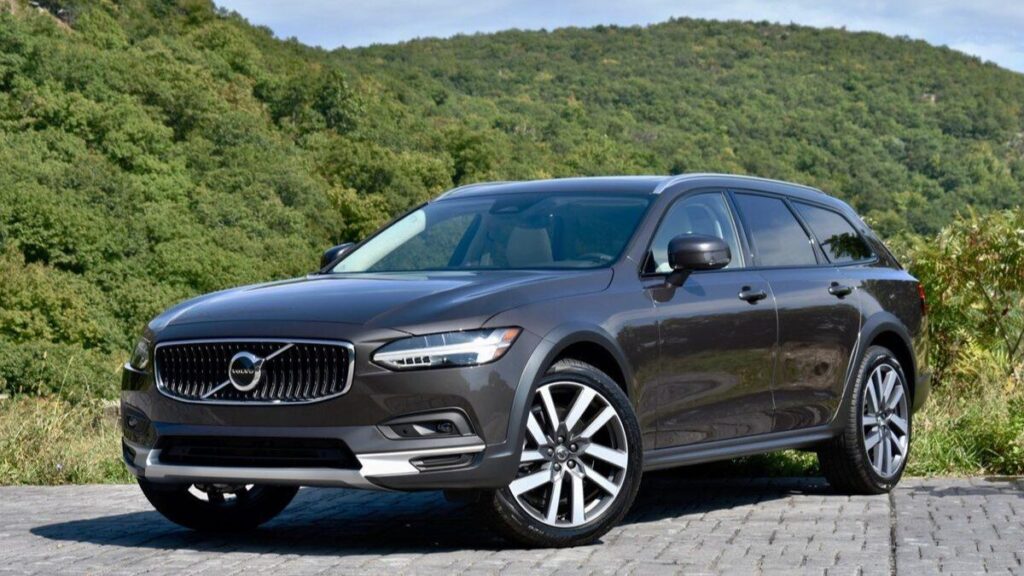 2022 Volvo V90 Cross Country front view