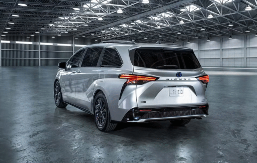 Toyota Sienna 2023 minivan exterior front view