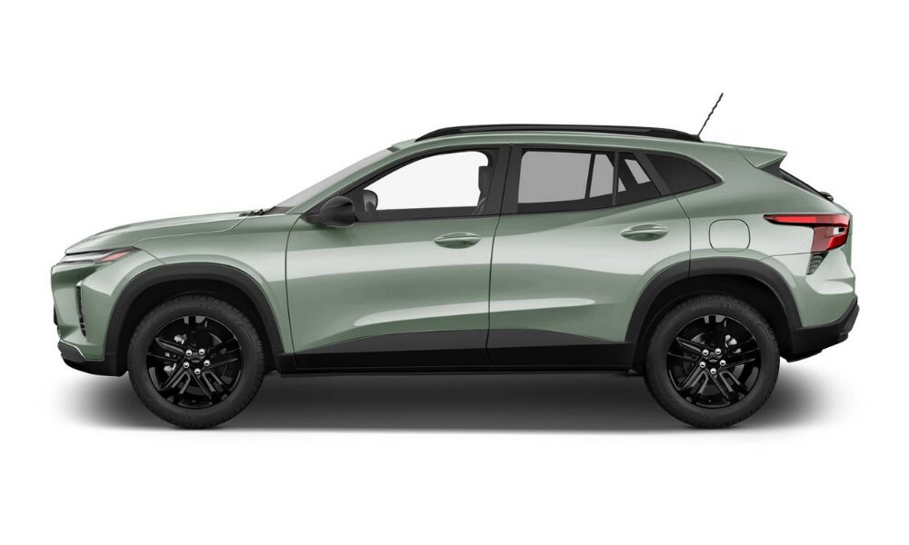 2025 Chevrolet Trax side view in green showing alloy wheels and sleek body lines