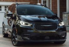 2025 Chrysler Pacifica front view showcasing grille and headlights