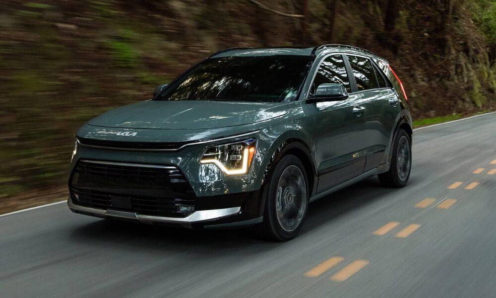 2025 Kia Niro front exterior view highlighting its compact hybrid design
