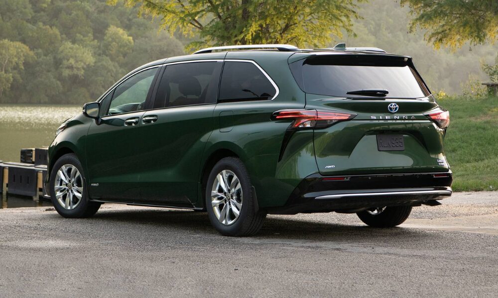 2022 Toyota Sienna Minivan rear view