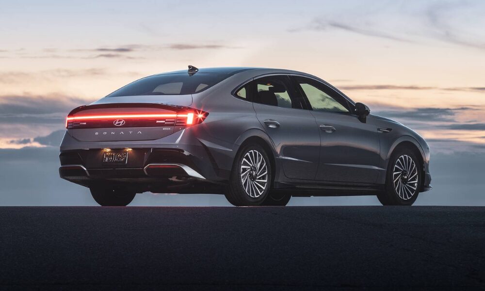 Rear view of the 2025 Hyundai Sonata Hybrid parked