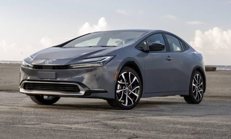 2025 Toyota Prius Plug-In Hybrid front exterior design