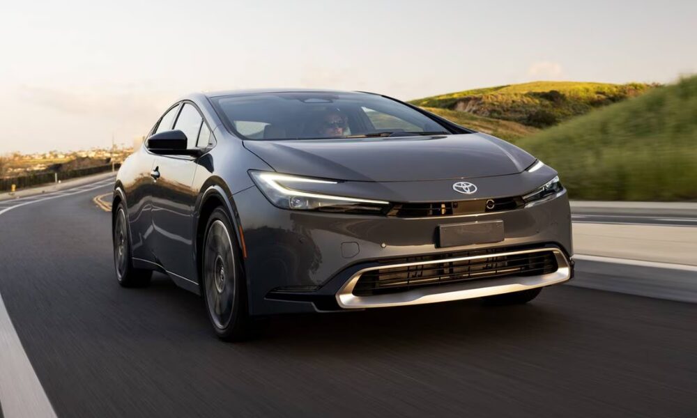 2025 Toyota Prius Plug-In Hybrid front exterior design