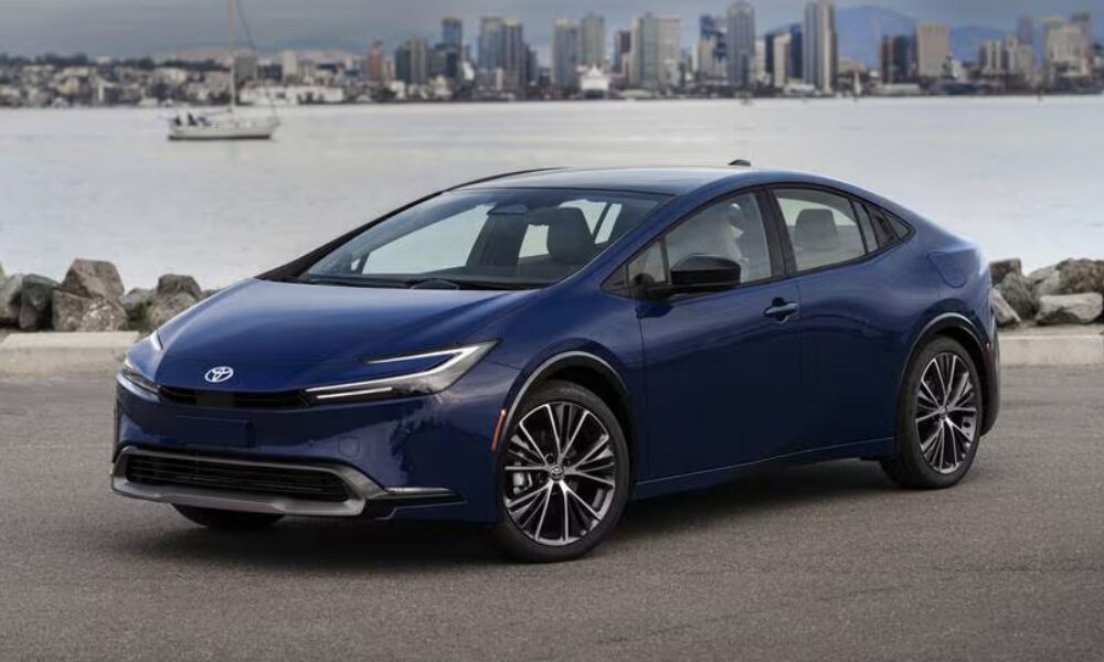 2025 Toyota Prius exterior front view