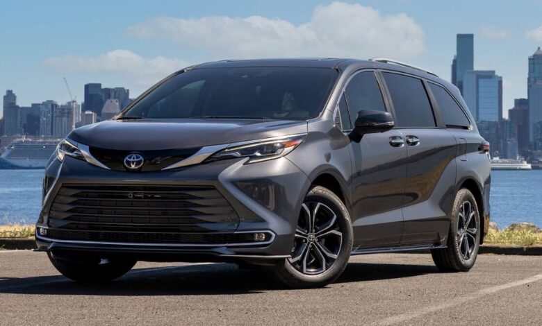 2025 Toyota Sienna front exterior view, hybrid minivan design