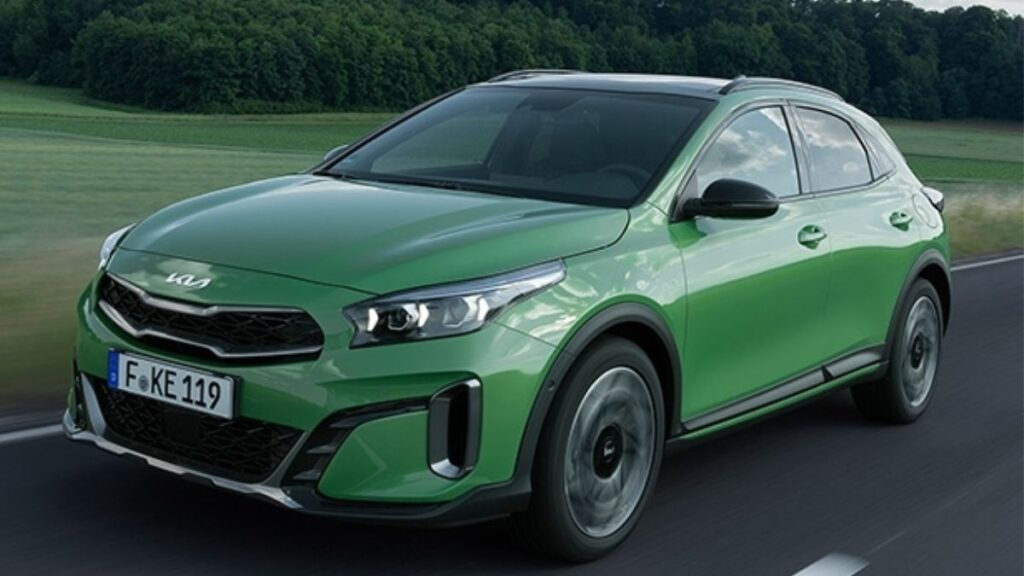 2022 Kia XCeed driving front view on road