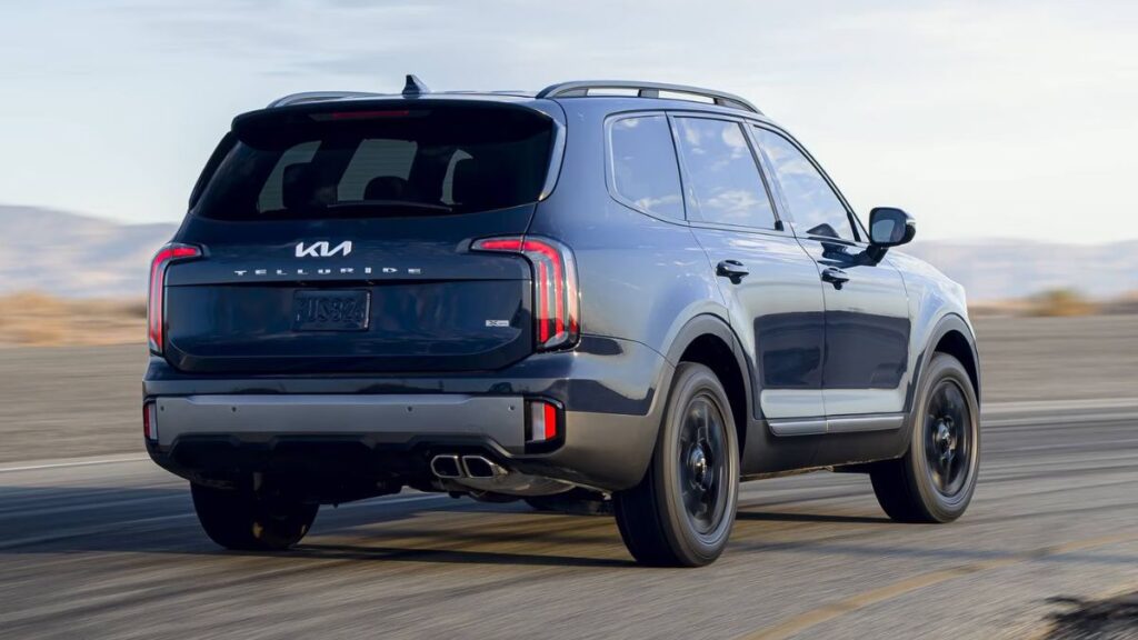 2023 Kia Telluride rear view with redesigned taillights