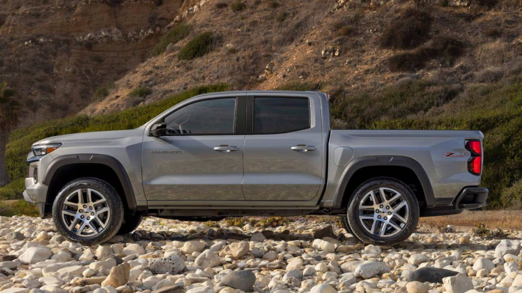 2024 Chevrolet Colorado side view