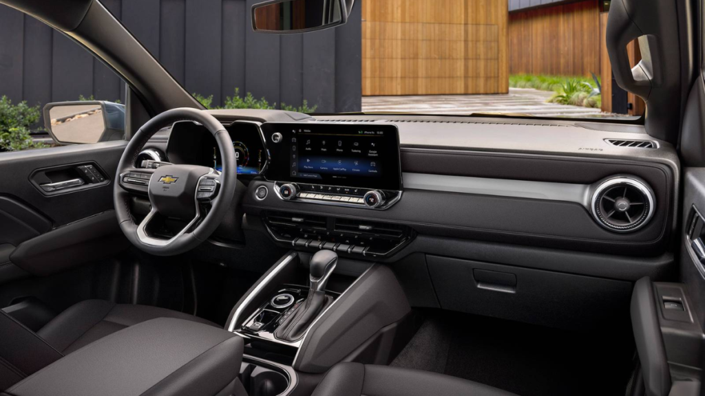 2024 Chevrolet Colorado interior