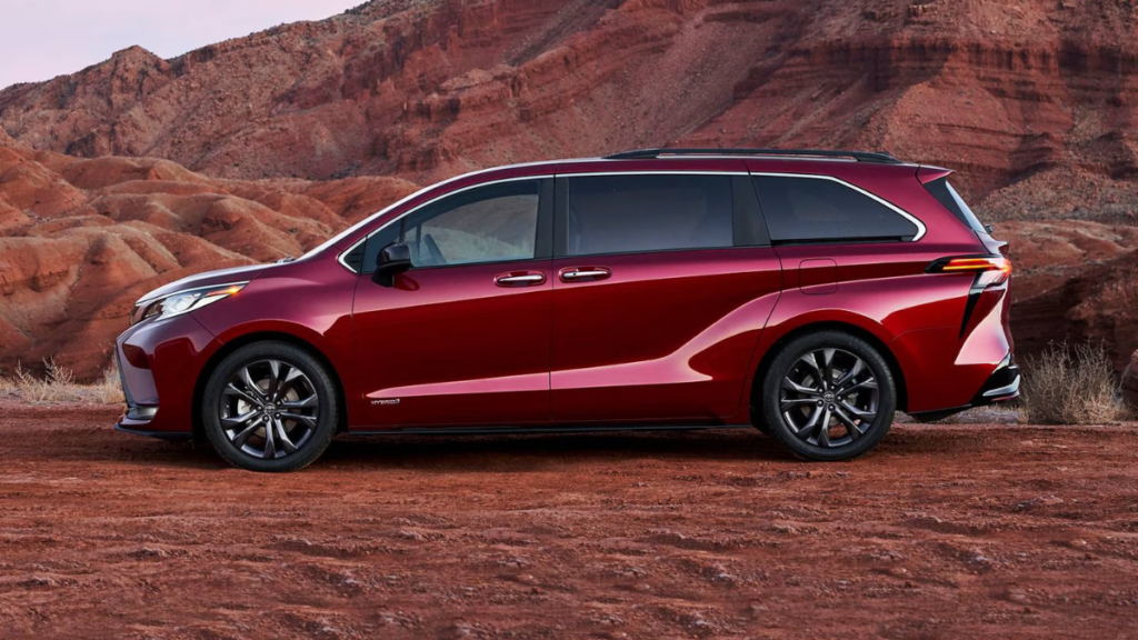 2024 Toyota Sienna side view