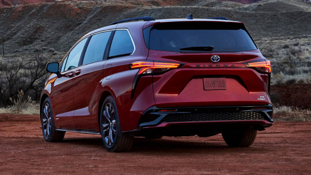 Rear view with LED taillights and liftgate