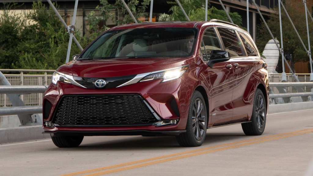 2024 Toyota Sienna front exterior